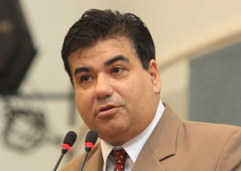 Tayah  abandona sessão depois de ter nome para comissão rejeitado